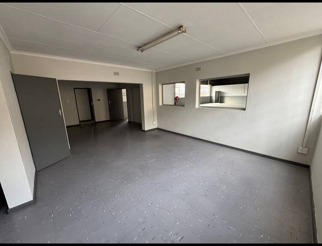 400M² WAREHOUSE TO LET IN WYNBERG